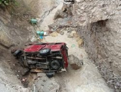 Longsor Di Parsoburan Tengah, Tidak Ada Korban, Satu Mobil Terbawa Longsor