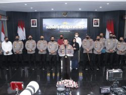 Kapolri Jenderal Listyo Sigit Prabowo mengumumkan ada enam tersangka tragedi Kanjuruhan, Malang, Jawa Timur.