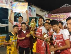 Kejuaraan Volleyball FKAN Cup V Ditutup, Irwan Basir Serahkan Trofi dan Tabanas Bagi Klub Padang Adios yang Keluar Sebagai Juara