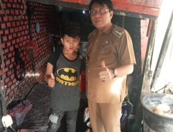 Satria Yang Dulu Makan Rebusan Daun Sekarang Diangkat Anak dan Kerja Mengupas Kelapa