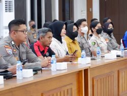 Biro SDM Polda Kalbar Menggelar Pelatihan Keterampilan dan Etika Pelayanan PublikSebanyak 50 Personel Polda Kalbar Ikuti Pelatihan Keterampilan dan Etika Pelayanan Publik
