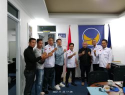 Relawan Satu Hati Indonesia Anies Baswedan RI 1 Tingkat Propinsi Sum-Sel Meberikan Tembusn SK ke kantor DPW Nasdem,