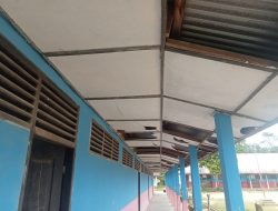 Diduga Dana Bos Operaioal Sekolah SDN1 Kembang Jajar Ada Mar,up Tidak Melakukan Perawatan Ringan Sehingga Plafon Ruang Kelas Banyak Yang Bocor