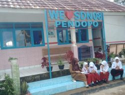 Mei Feri Zami, S.Pd Kepsek SD’Negeri 08 Pendopo, Tegas Dan Disiplin Belajar Tidak Harus Dalam Kelas, Di Luar Jam Belajarpun Bisa.