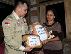Peduli Sesama LSM BAKORNAS Kepulauan Nias berikan Tali Asih Kepada Korban Kebakaran di Kec. Alo’ oa Kota Gunungsitoli
