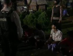 Asyik Nikmati Arak Bali Di Gazebo Taman Wijaya Kusuma, 9 Remaja Diamankan Tim Madani Polres Sampang