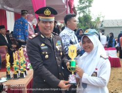 Kapolsek kecamatan pendopo ikuti giat Pengibaran Sangsaka Merah Putih Di Lapangan Merdeka Kecamatan Pendopo