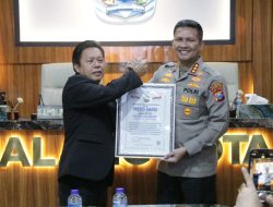 Kapolresta Malang Kota Menerima Penghargaan Dari Lemkapi Terkait Program SIMPONI