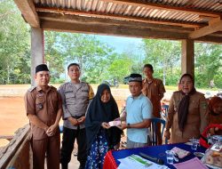 Kepala desa Karang Are M Putra Adi Harmoko, Pada hari ini desa kami membagikan bantuan langsung tunai