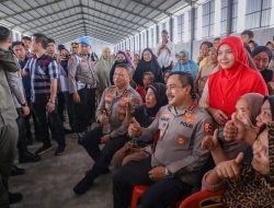 Wakapolri Salurkan 3.500 Paket Sembako Bakti Sosial Polri Untuk Negeri di Belawan