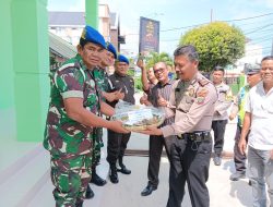 Mewakili Kapolres Toba, Polsek Balige Beri Kejutan HUT TNI Ke 78 Di Koramil 17/Balige dan Sub Denpom I/2-6 Balige