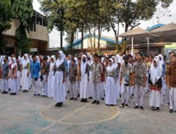 Siswa SMP Islamiyah Serua Depok Peringati Hari Batik Nasional 2023