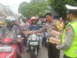 Kapolsek Simokerto Ajak Anggota nya Peduli Kepada Warga Kurang Mampu