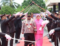 Gelar Tradisi Wellcome dan Farewell Parade, Ini Pesan Dari Kapolres Tulang Bawang Lama dan Baru