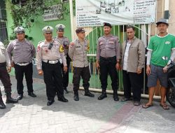 Gerak Cepat Kapolsek Simokerto Ciptakan Pemilu 2024 Aman Damai Lakukan Pengecekan Lokasi Dan Situasi Sekitar TPS