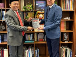 Buku Karya Irjen Dedi Prasetyo Diserahkan ke Para Dubes, Ini Tujuannya