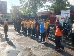 Bangun Sinergisitas TNI – Polri, Polres Nganjuk dan Kodim 0810/Nganjuk Kerja Bakti Bersama Bersikan Fasum dan Rumah Ibadah