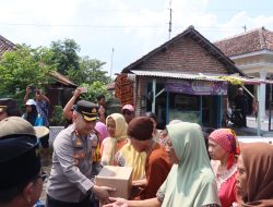 Pantau Wilayah Terdampak Banjir, Kapolres Pasuruan Turun Ke Lokasi Berikan Bantuan
