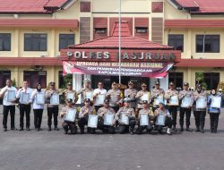Pimpin Upacara Hari Kesadaran Nasional, Kapolres Pasuruan Beri Penghargaan Anggota Berprestasi