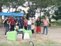 Beberapa Media dan Ormas bagi Takjil di suramadu