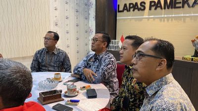 Peringati Maulid Nabi Muhammad SAW, Lapas Pamekasan Ikuti Kegiatan Ceramah Agama dari Ust. KH Muhammad Syauqi MZ melalui Virtual Zoom