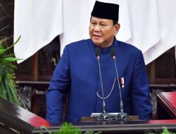 Presiden Prabowo Subianto menegaskan perlunya demokrasi yang khas Indonesia, yaitu demokrasi yang santun dan damai, menghindari kekerasan serta adu domba. Untuk itu, Ia mengajak seluruh elemen bangsa untuk bersama-sama membangun Indonesia menuju masa depan yang lebih baik, dengan menghormati perbedaan dan mengedepankan kerja sama.