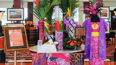 Hotel Majapahit Surabaya MGallery Perkuat Komitmen Budaya dan Kesehatan Lewat Kampanye Hari Batik dan Pink October