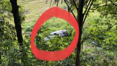 Alami Ban Tergelincir, Mobil Innova Berisi Satu Keluarga Masuk Jurang di Jangga Dolok