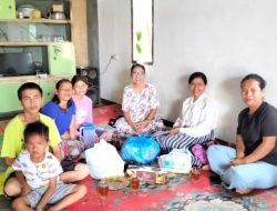 Kunjungi Korban Pelecehan Seksual, LPA Toba Berikan Motivasi dan Bantuan sembako Serta Kue Natal