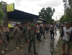 PECAH!!! Eksekusi Rumah, Warga Setia Mekar Tambun Selatan Bentrok dengan Aparat Gabungan.