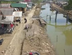 Desa Pantai Bahagia Kecamatan Muaragembong, Jalannya rusak Parah!