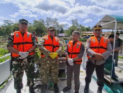 Peringati HUT Kodam l/BB : Kodim 0210/TU Bersama Forkopimda Samosir dan Warga Gelar Aksi Bersih Eceng Gondok di Danau Toba