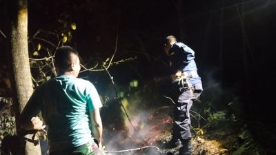 Aksi Sigap dan Tanggap, Babinsa Bersama Tim Gabungan dan Warga Berhasil Padamkan Api Kebakaran Lahan di Desa Sipahutar