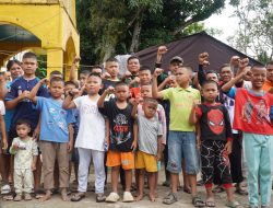 TNI Hadirkan Senyum Lewat Cukur Rambut Gratis Untuk Anak-Anak di Adiankoting