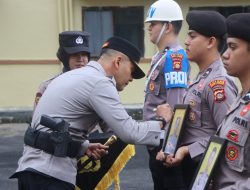 *Kapolres Empat Lawang Pimpin Upacara PTDH Dua Personel di Lapangan Mapolres*