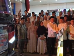 Cik Ujang dan Joncik Muhammad Lepas Keberangkatan 77 Calon Jemaah Haji Empat Lawang