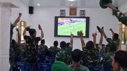 Seru dan Hangat Nobar Bola Gembira Piala Dunia 2026 di Makodim 0210/TU
