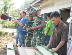 Satgas TMMD Kodim 0210/TU Bantu Warga Mendirikan Tenda Pesta Pernikahan