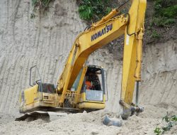 Tak Kenal Panas dan Medan Berat, Satgas TMMD Kodim 0210/TU Tetap Semangat Pembukaan Jalan Baru Untuk Masyarakat 