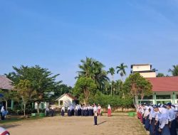 Kepala SMP Negeri 1 Tanjabtim, Jumsinah,S,pd.Mengucapkan Selamat Hari Pendidikan Nasional 2026.