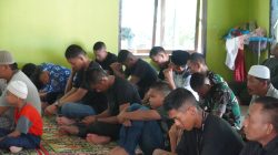 Anggota Satgas TMMD Kodim 0210/TU Sholat Jum’at Bersama Warga Untuk Tingkatkan Iman dan Taqwa