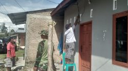 Prada Febri Manalu Perbaiki Instalas Listrik Rumah Warga di Lokasi TMMD Ke 129 Kodim 0210/TU