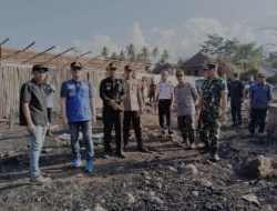 Bupati Joncik Meninjau Langsung Lokasi Kebakaran di Desa Muara Danau