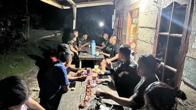 Satgas TMMD Kodim 0210/TU Berbaur Bersama Warga Bersantai dan Bercengkrama Penuh Keakraban 
