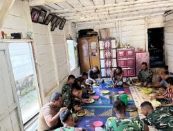 Suasana Keakraban di Momen Makan Siang Satgas TMMD Kodim 0210/TU Bersama Warga