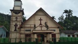 Pengecatan Gereja HKBP Sijarango Hampir Rampung Oleh Satgas TMMD ke 129 Kodim 0210/TU