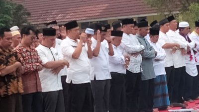 Camat Pendopo Dodi Suhendra,S,.KM adakan Shalat Istisqa’ untuk atasi Kekeringan dan Karhutla