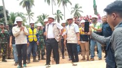 Bupati Empat Lawang, Dr. H. Joncik Muhammad, bersama masyarakat turut menyambut langsung agenda Guburnur dan wakil guburnur sumatera selatan hadiri acara GROUND BREAKING
