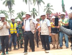 Bupati Empat Lawang, Dr. H. Joncik Muhammad, bersama masyarakat turut menyambut langsung agenda Guburnur dan wakil guburnur sumatera selatan hadiri acara GROUND BREAKING